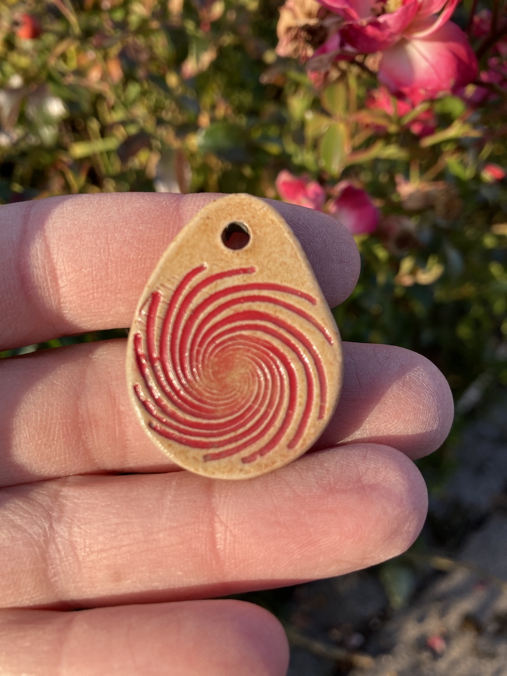 Amulett Spirale rot mit Agnihotra-Asche  